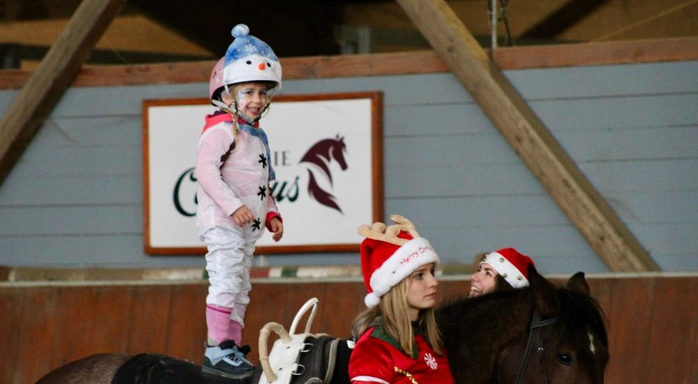 photo-voltige-fille-bonhomme-neige